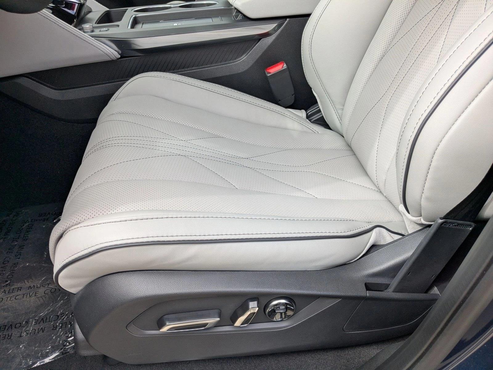 2026 Acura MDX SH-AWD Advance photo 4