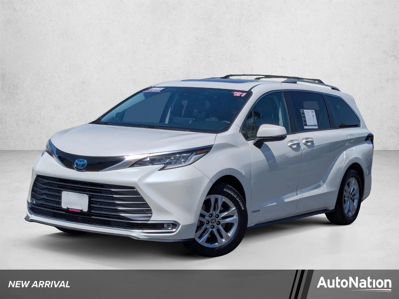 2021 Toyota Sienna Limited 7-Passenger Hybrid AWD's photo