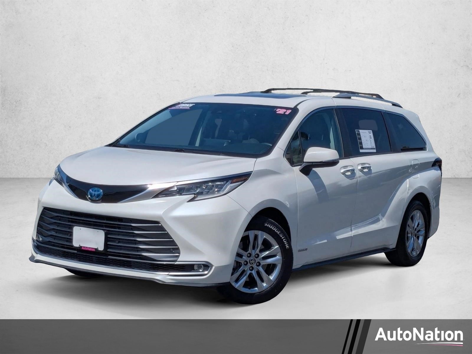 2021 Toyota Sienna Limited 7-Passenger Hybrid AWD's photo