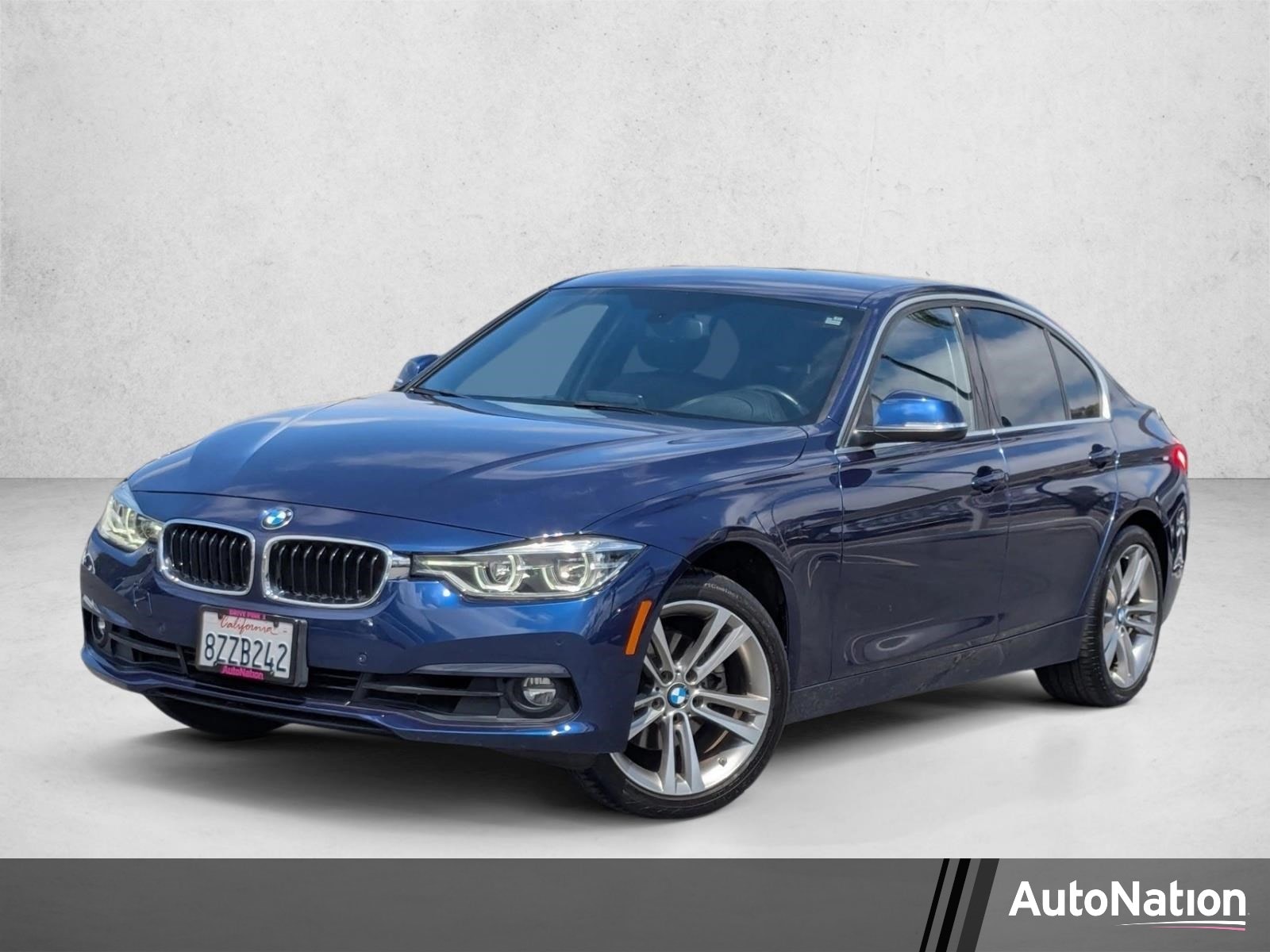 2018 BMW 3 Series 330i Sedan's photo