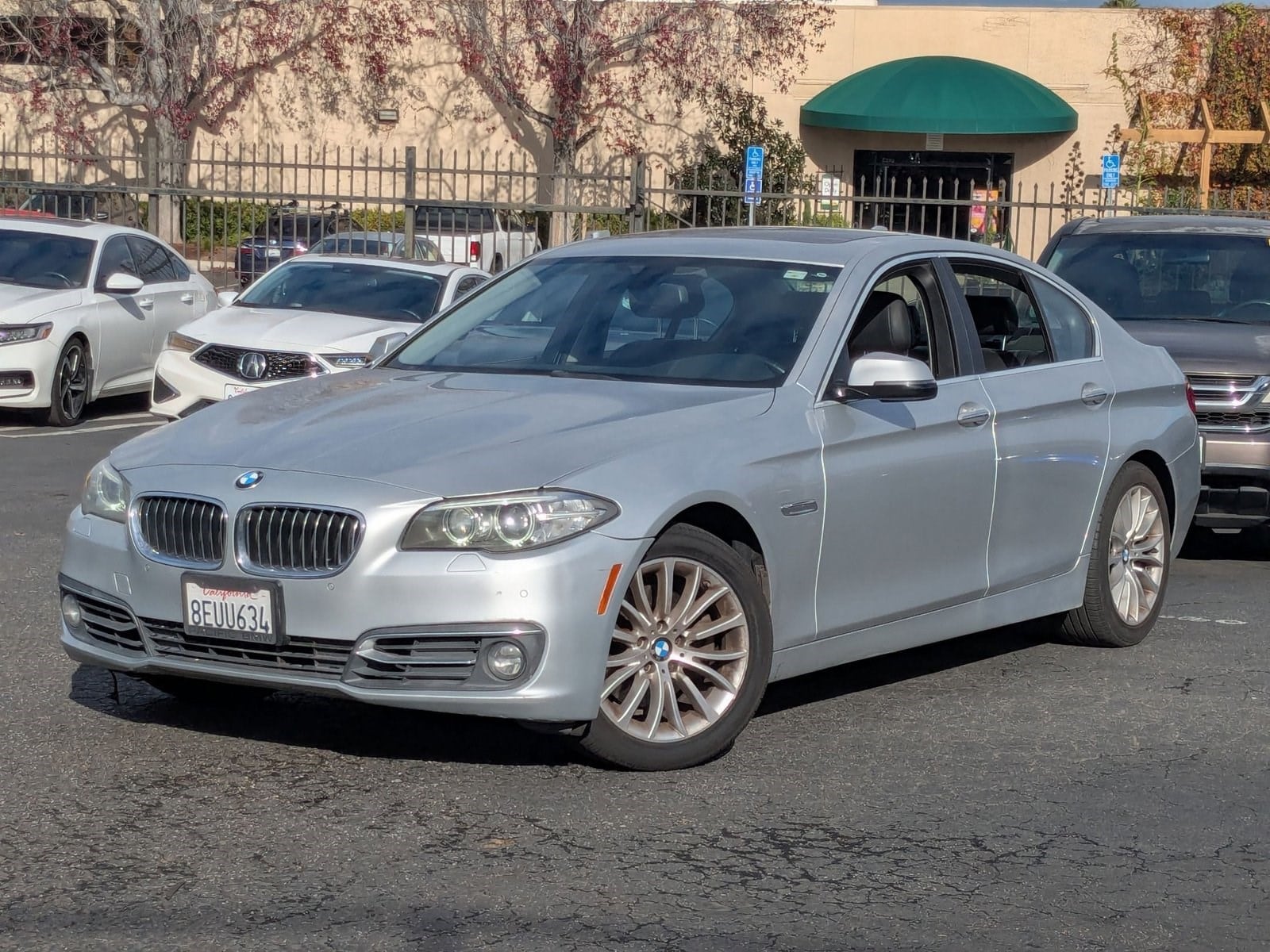 2016 BMW 5 Series 528i's photo