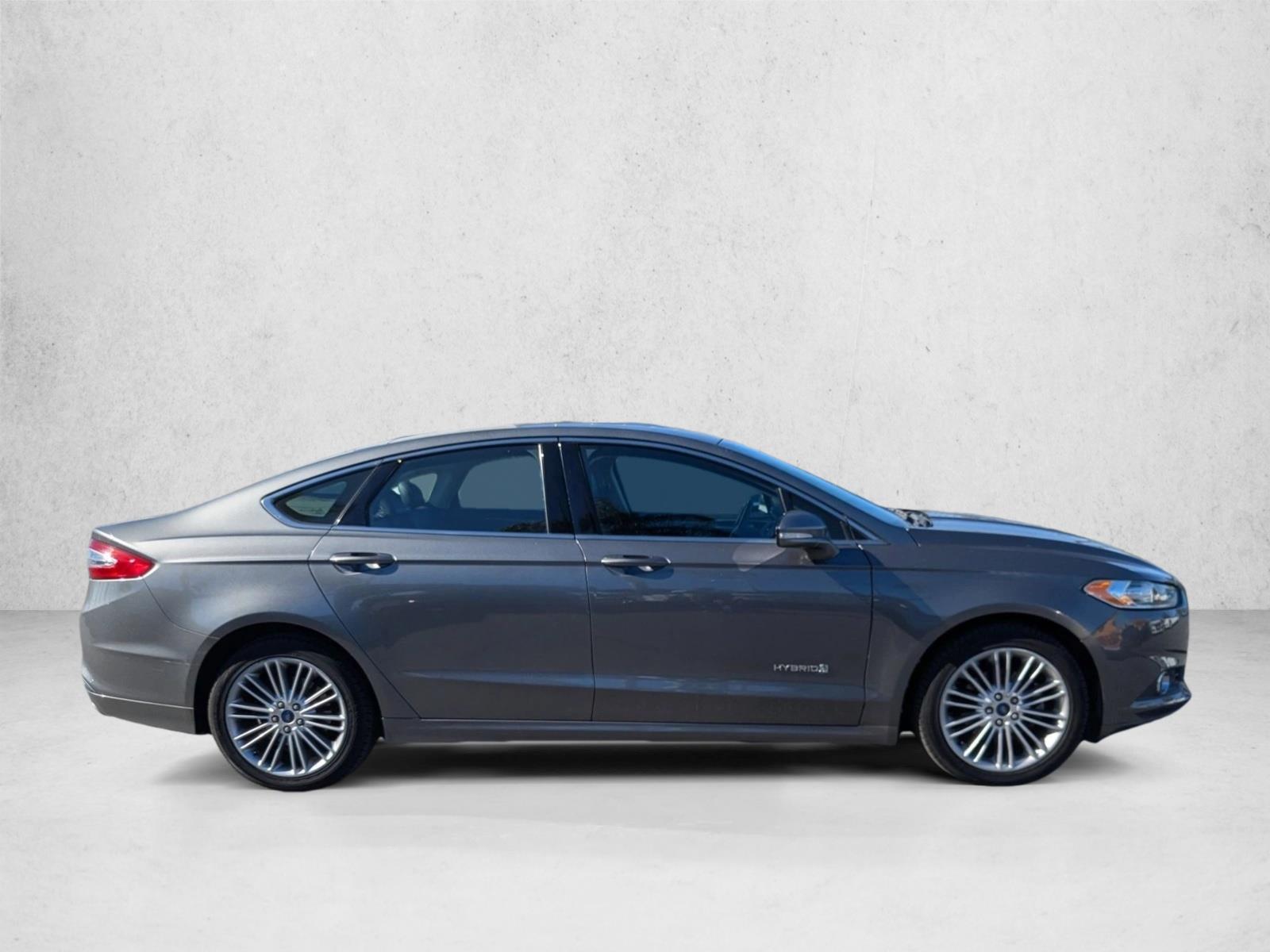2014 Ford Fusion SE Hybrid photo 3