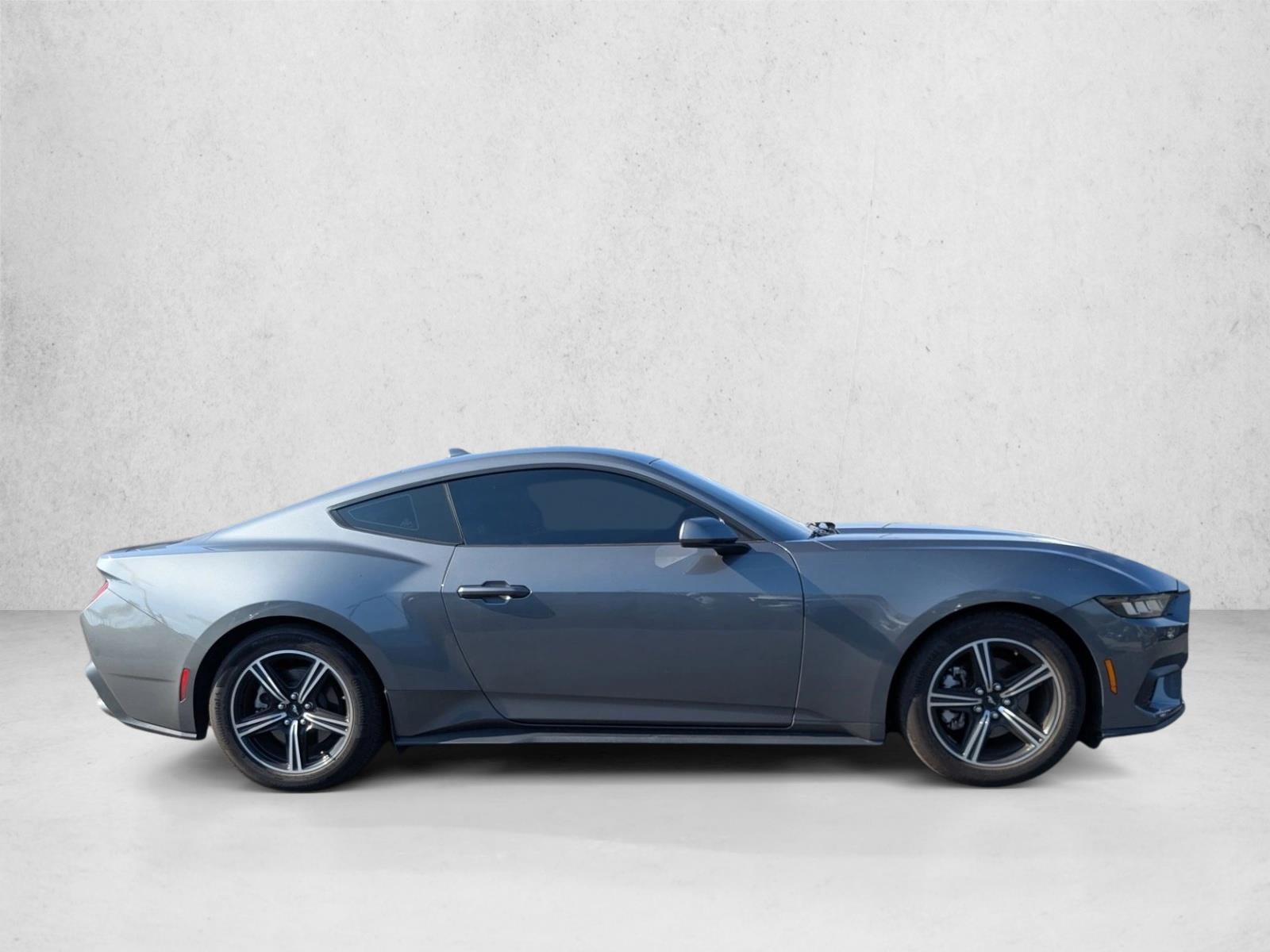 2025 Ford Mustang EcoBoost Premium photo 3