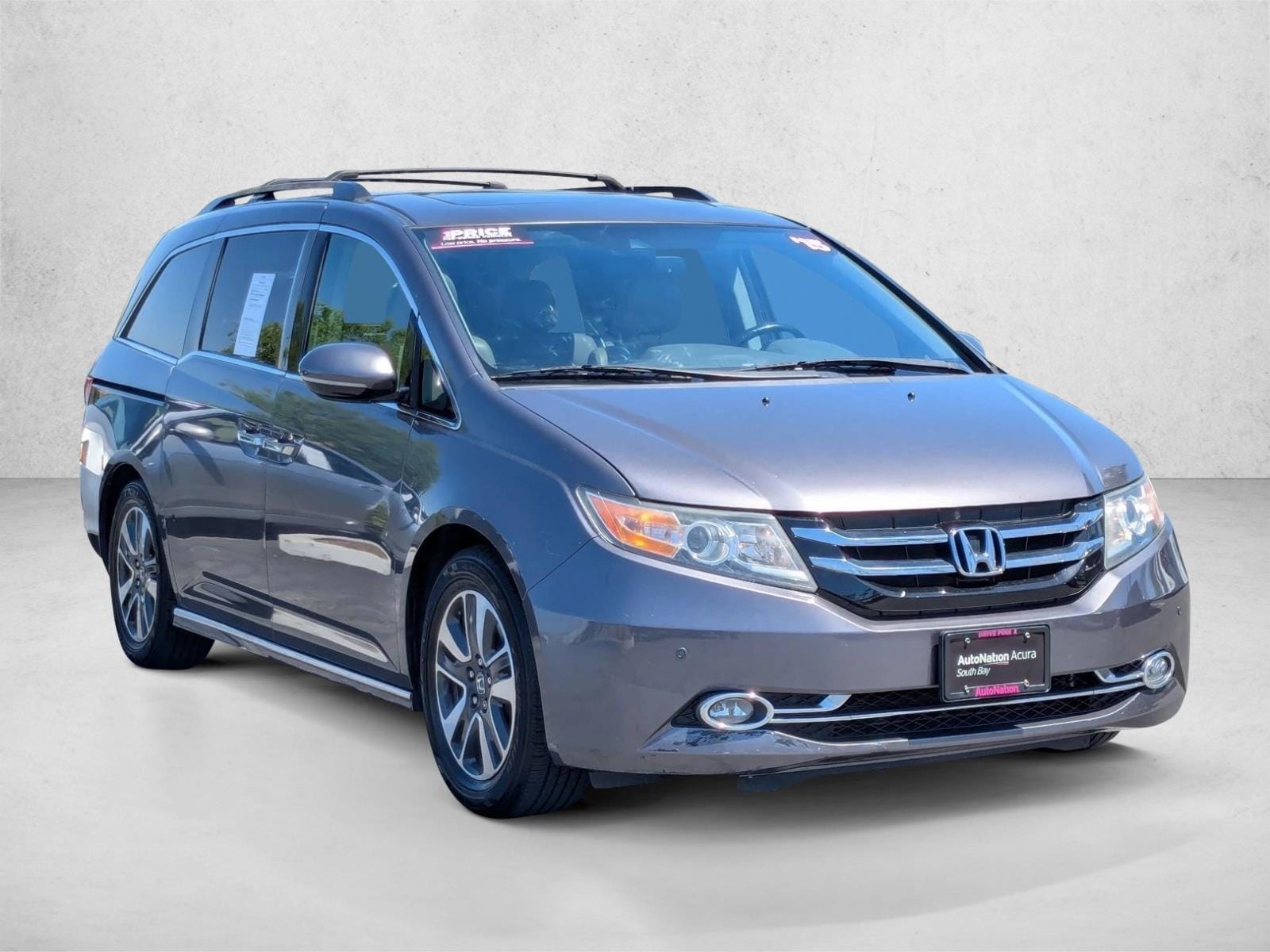 2015 Honda Odyssey Touring Elite photo 2