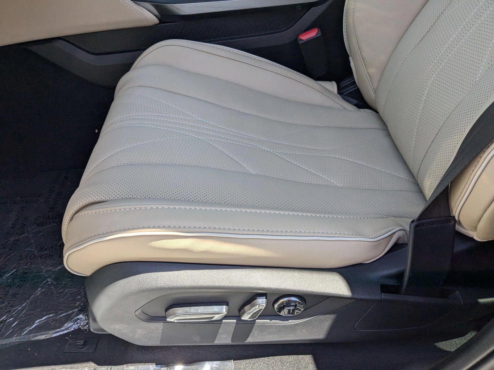 2026 Acura MDX SH-AWD Advance photo 2