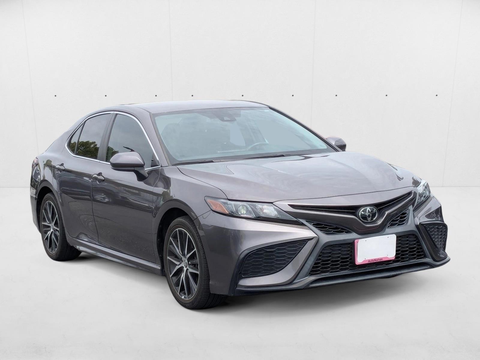2021 Toyota Camry SE photo 3
