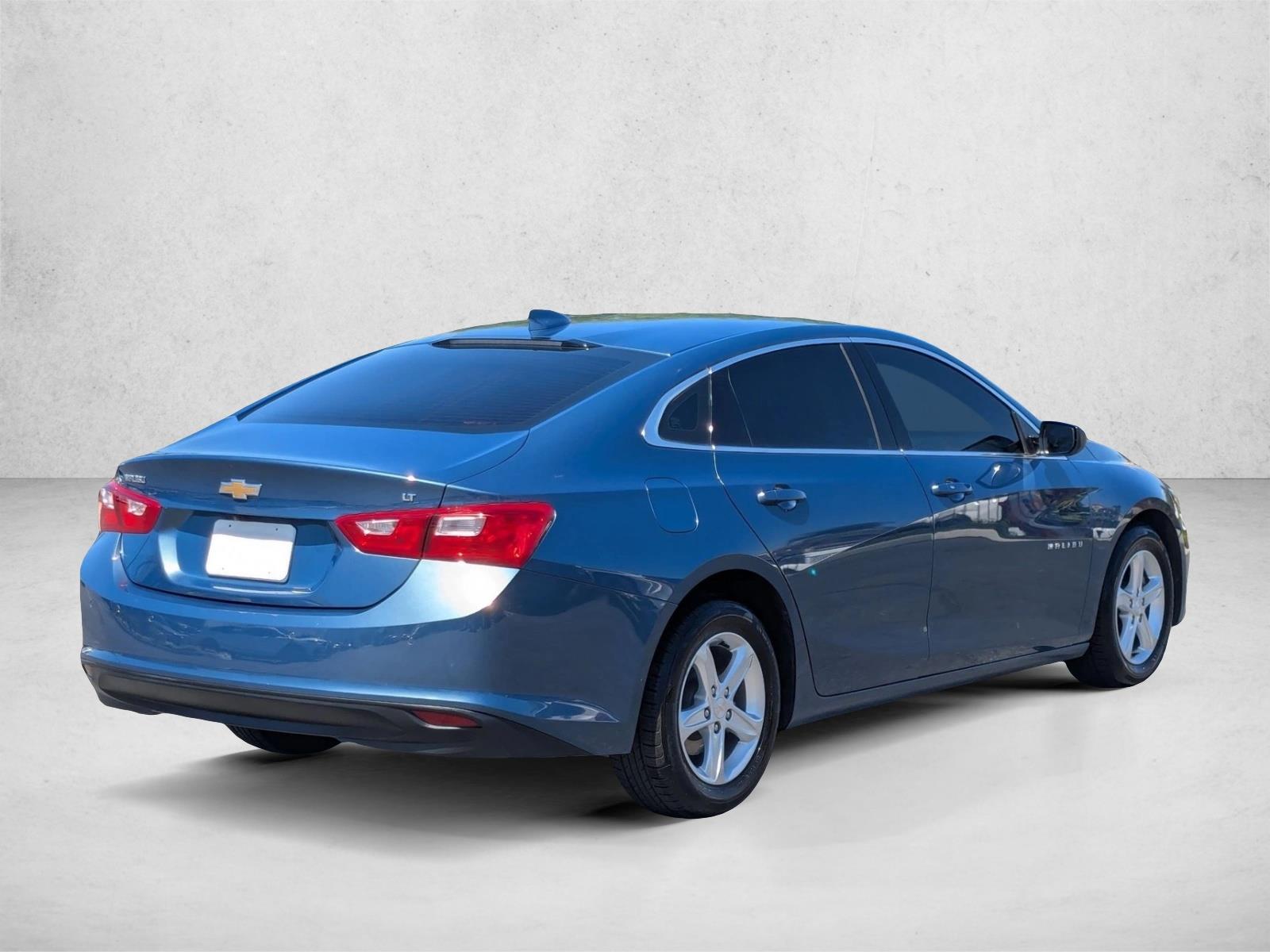 2024 Chevrolet Malibu LT photo 4