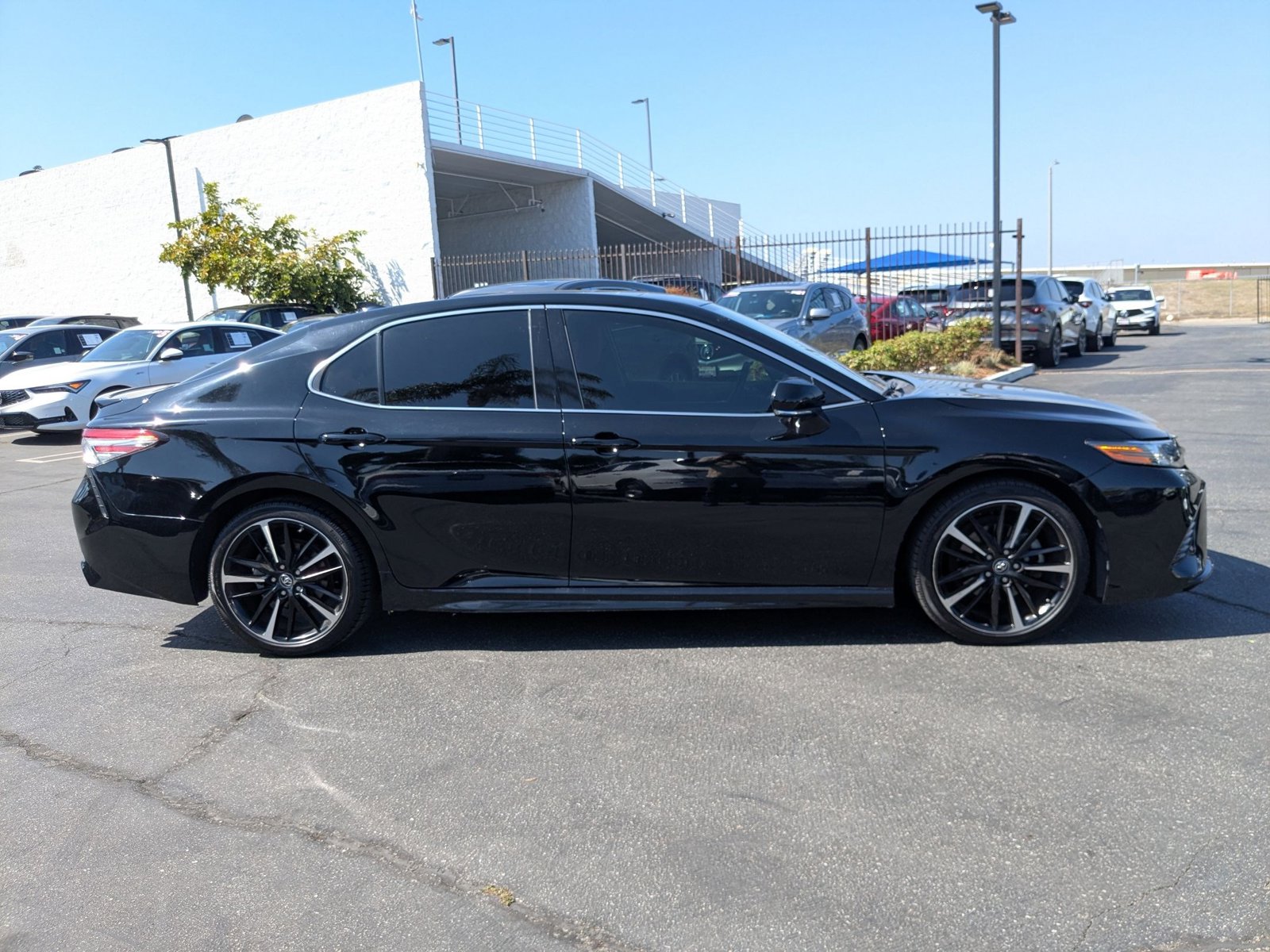 2019 Toyota Camry XSE photo 4