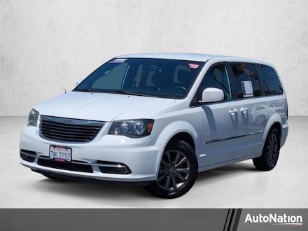 2015 Chrysler Town & Country S Van