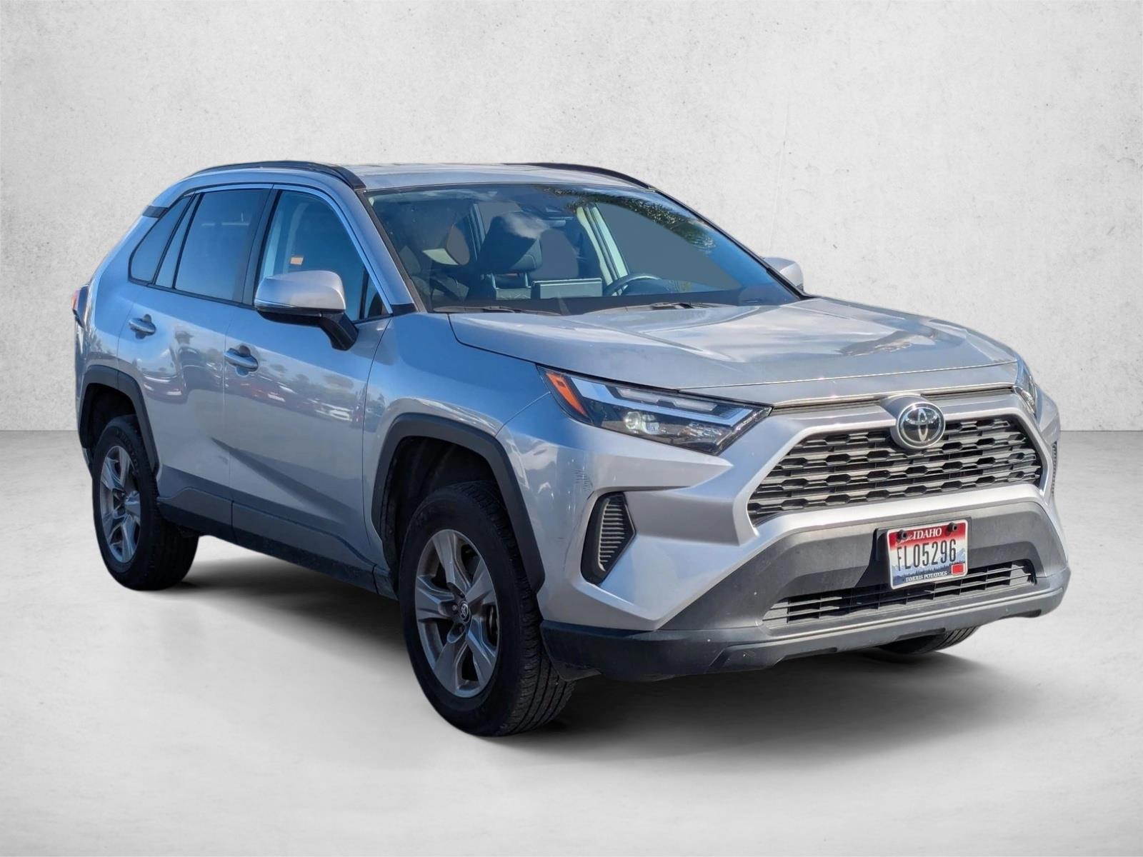 2024 Toyota RAV4 XLE photo 3