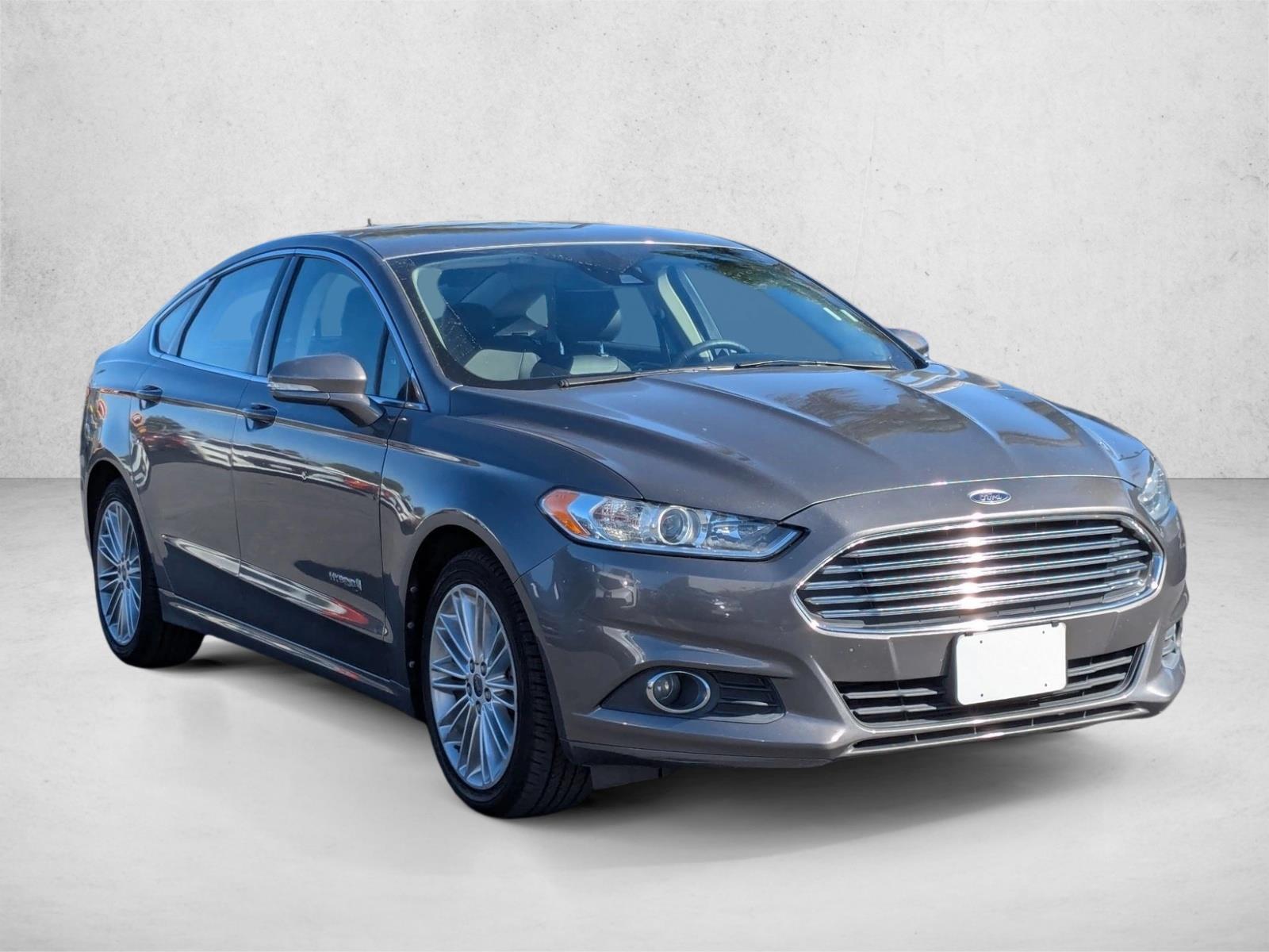 2014 Ford Fusion SE Hybrid photo 2