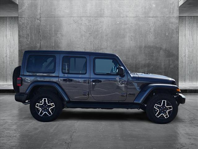 2025 Jeep Wrangler Sahara photo 4