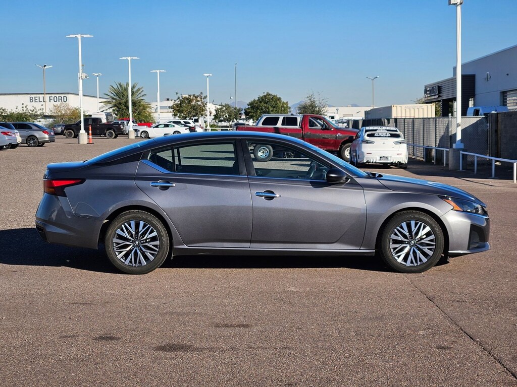 Used 2024 Nissan Altima 2.5 SV 4dr Car