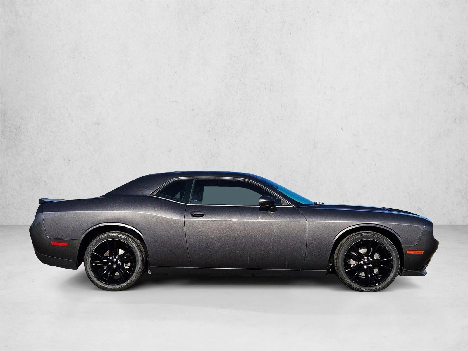 2016 Dodge Challenger SXT photo 4