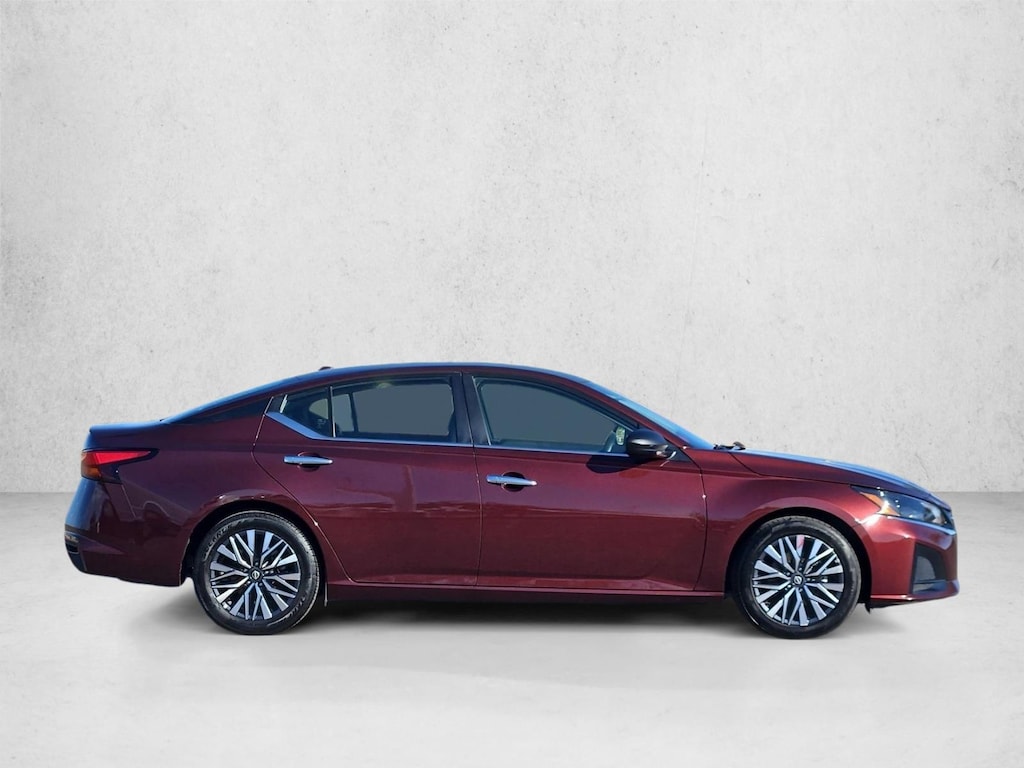 Used 2025 Nissan Altima SV 4dr Car