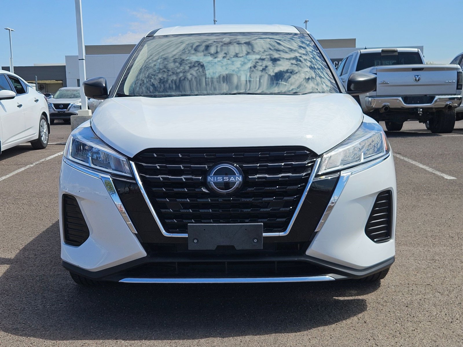 2024 Nissan Kicks S photo 2