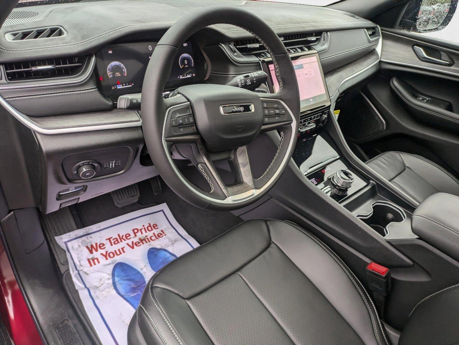 2025 Jeep Grand Cherokee Limited photo 3