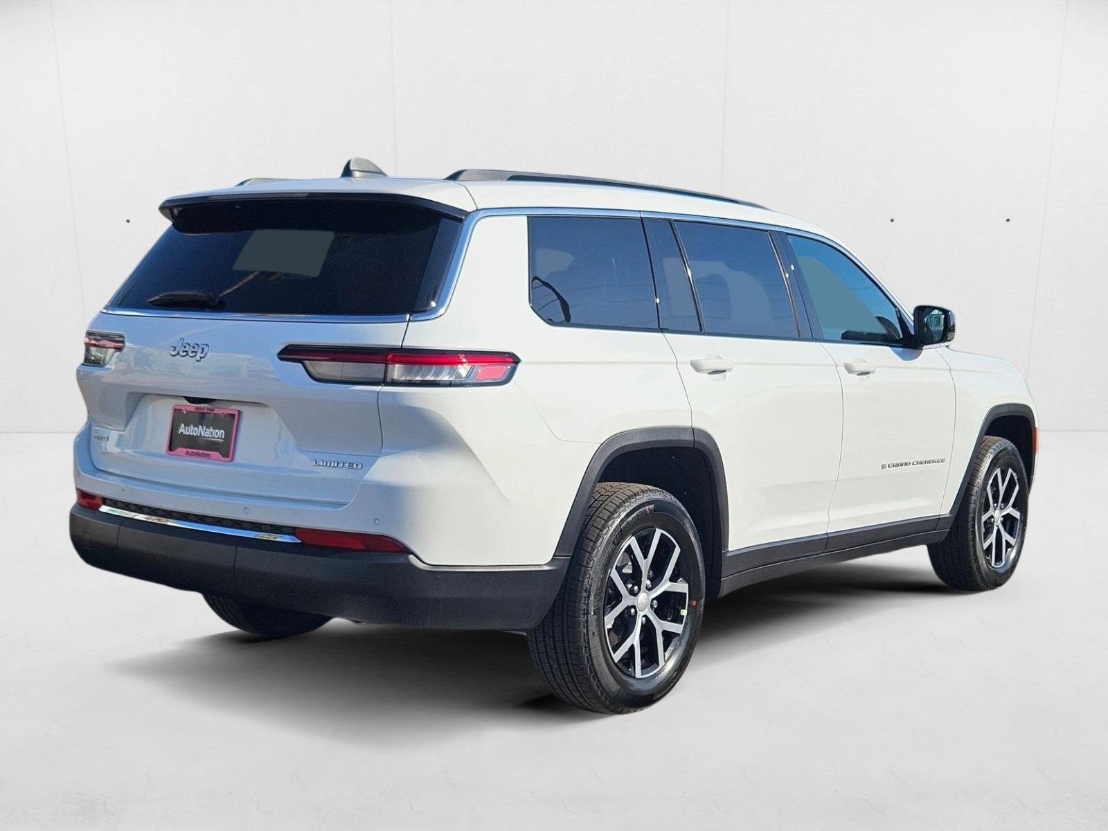 2025 Jeep Grand Cherokee Limited photo 2