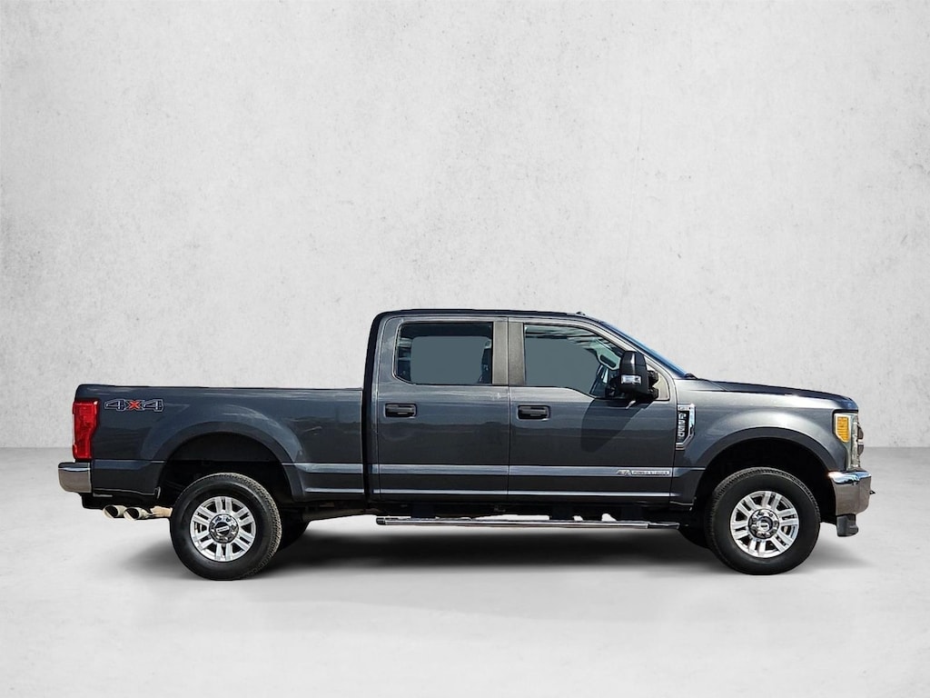 Used 2017 Ford F-250 XL Crew Cab Pickup