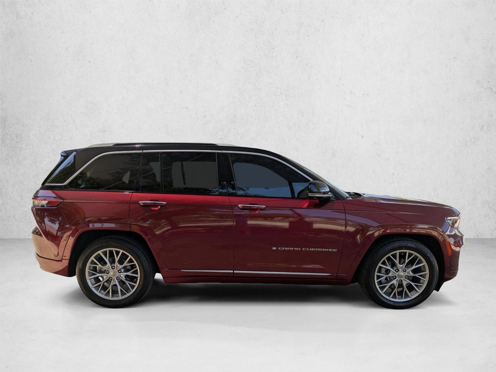 2022 Jeep Grand Cherokee Summit Sport photo 4