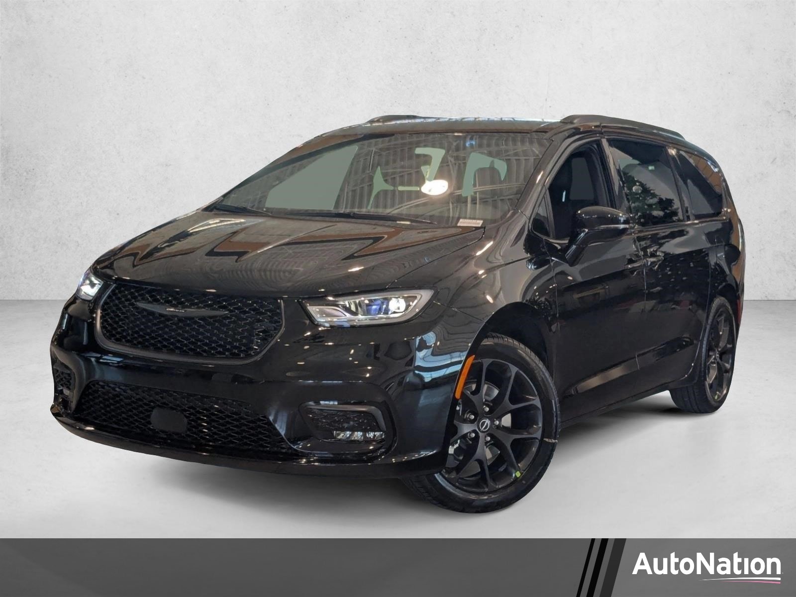 2026 Chrysler Pacifica Select's photo