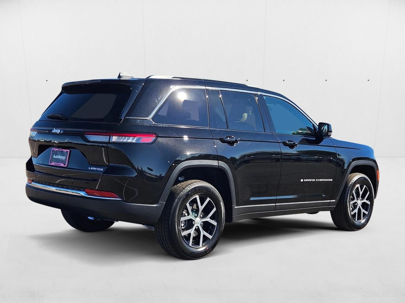 2025 Jeep Grand Cherokee Limited photo 2