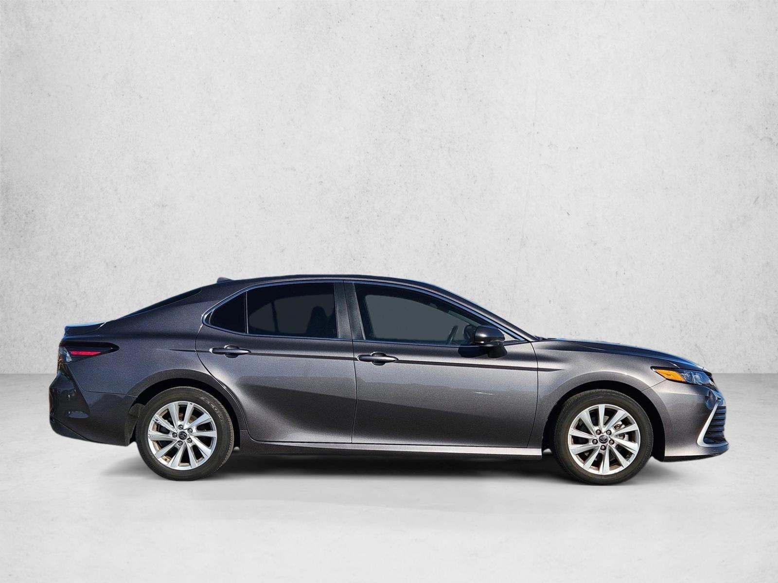 2023 Toyota Camry LE photo 4