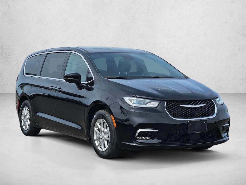 Used 2025 Chrysler Pacifica Select Mini-van Passenger