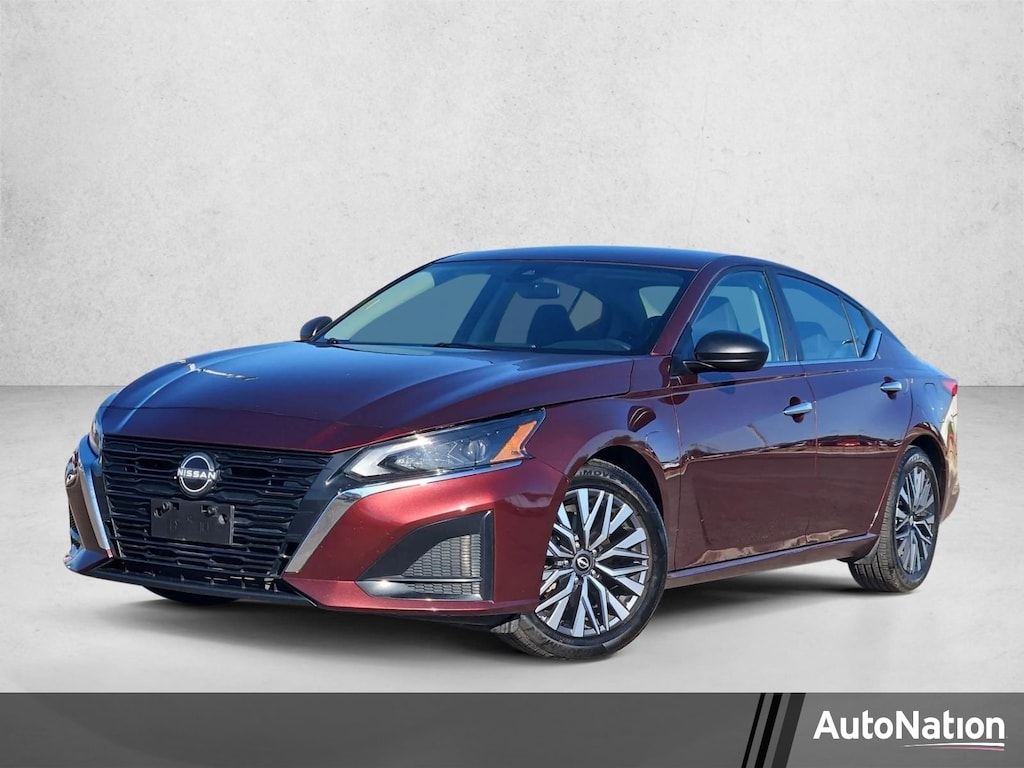 Used 2025 Nissan Altima SV 4dr Car