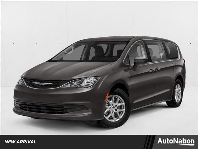 2020 Chrysler Pacifica Touring's photo