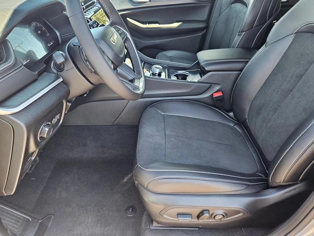 New 2025 Jeep Grand Cherokee Altitude X SUV