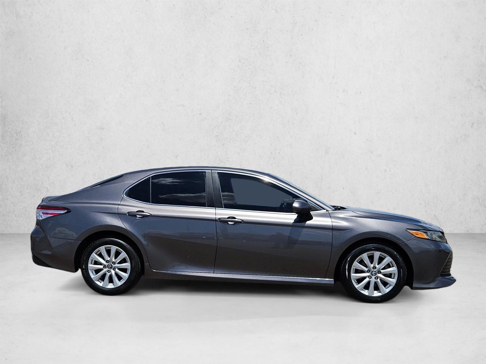 2018 Toyota Camry LE photo 4