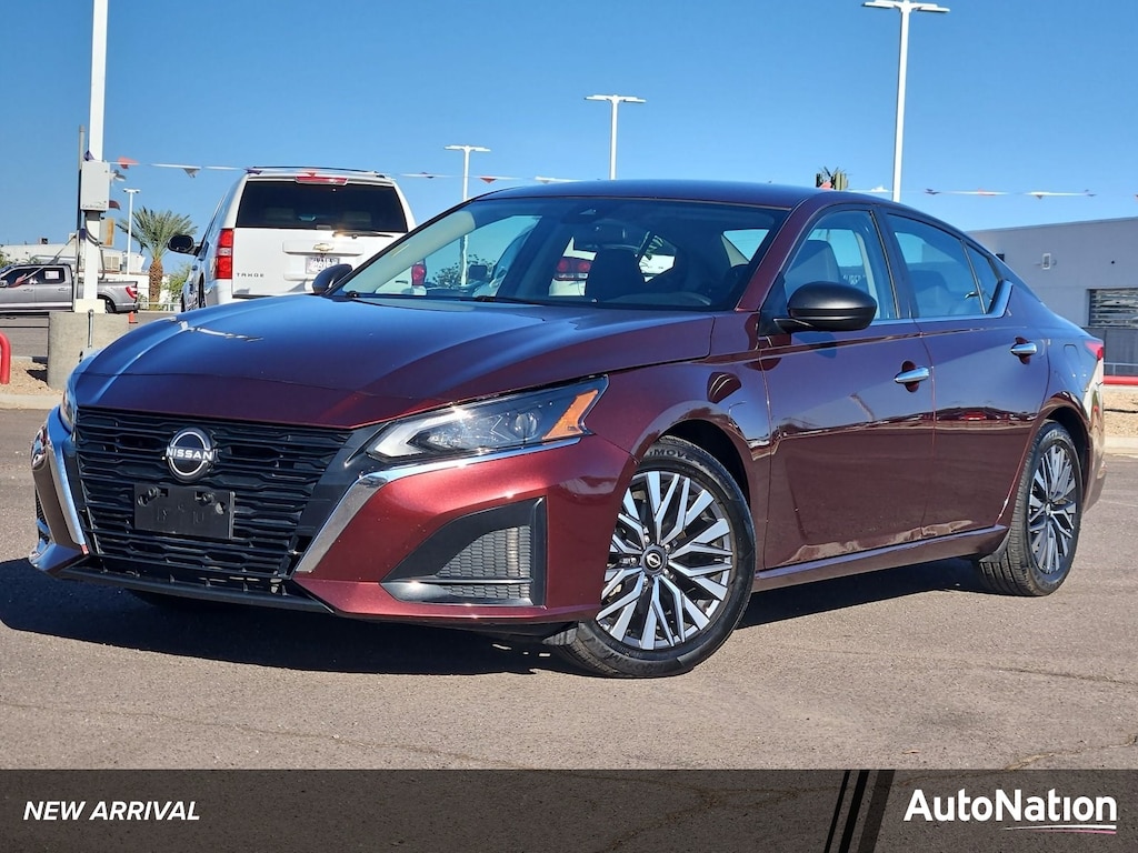 Used 2025 Nissan Altima SV 4dr Car