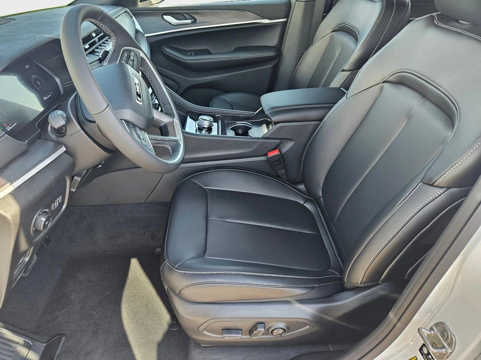 2025 Jeep Grand Cherokee Limited photo 4