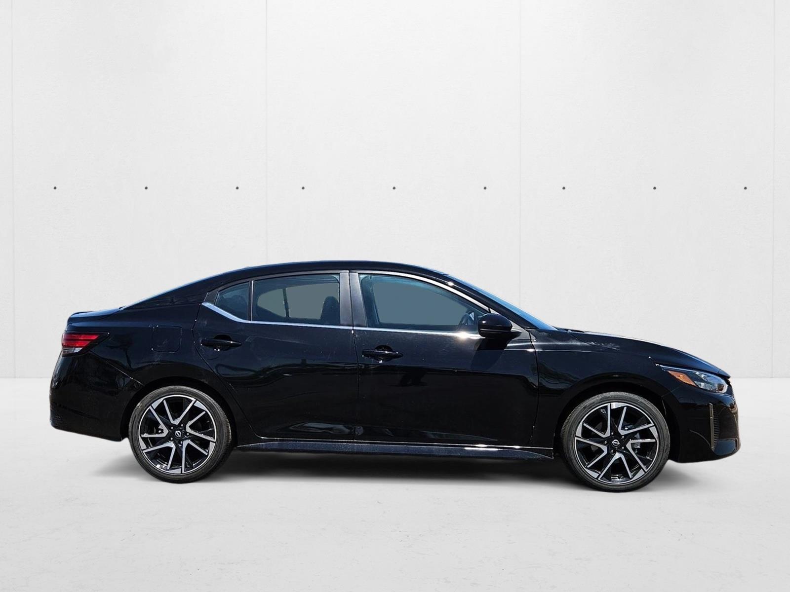 2025 Nissan Sentra SR photo 4