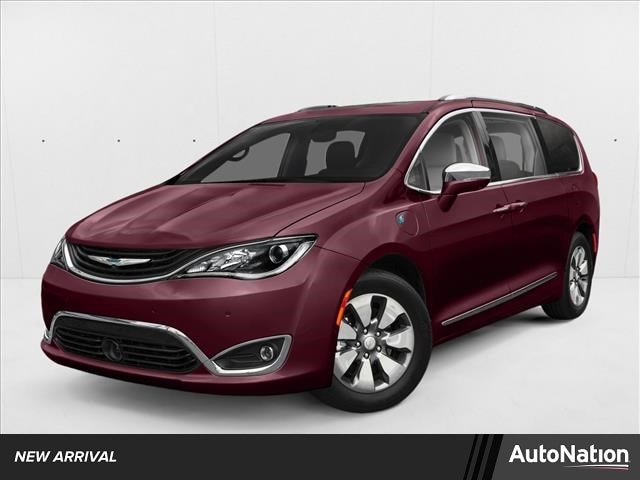 2018 Chrysler Pacifica Hybrid Limited's photo