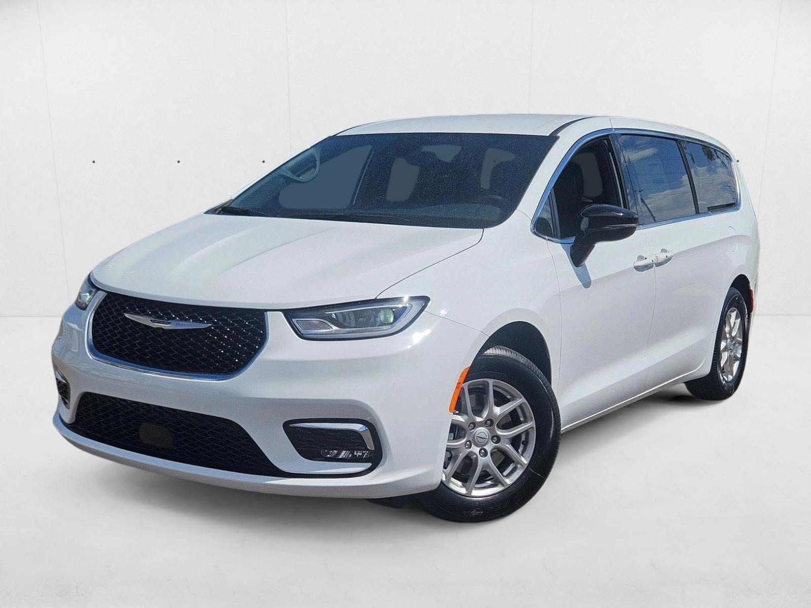 2025 Chrysler Pacifica Select's photo