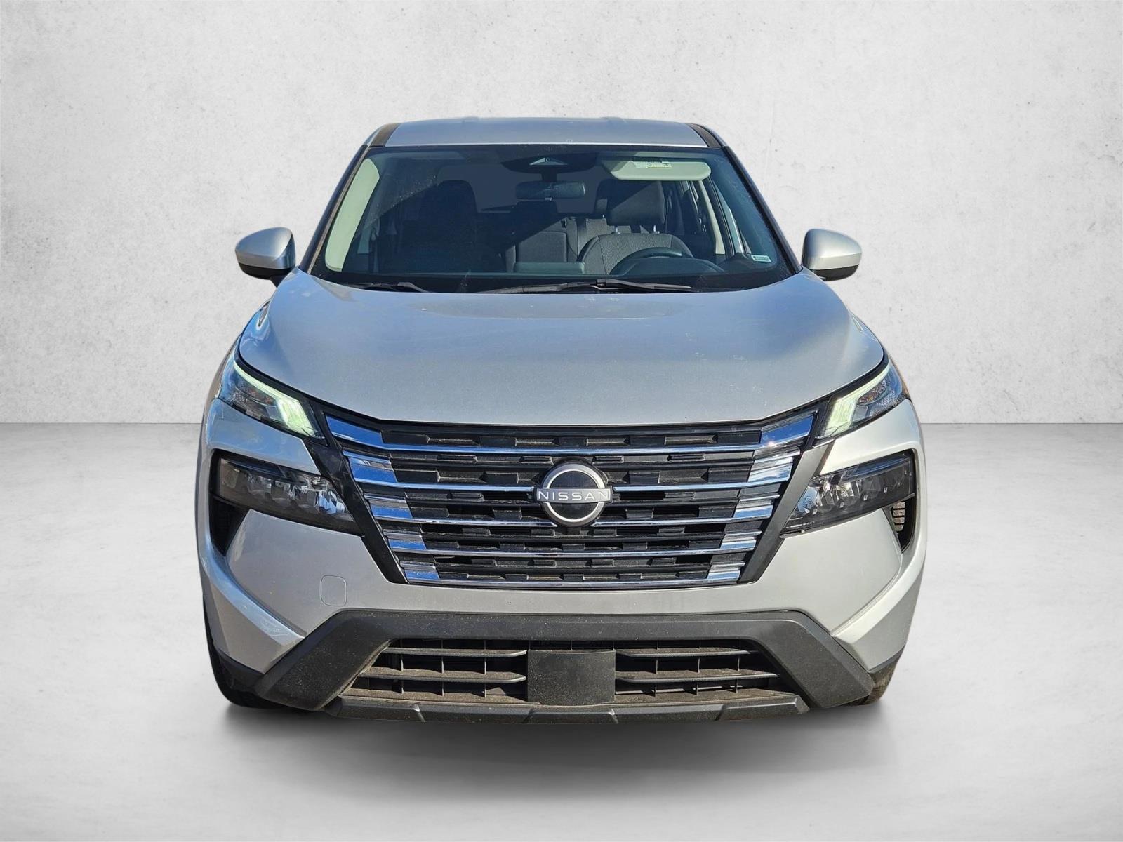 2024 Nissan Rogue SV photo 2