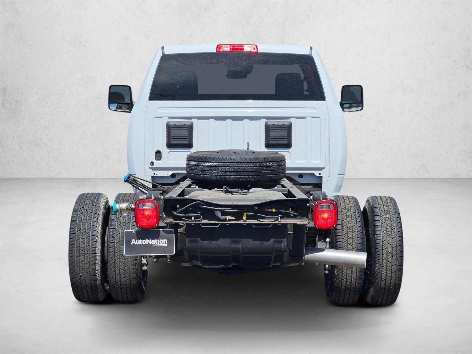 2025 RAM 3500 Chassis Tradesman - Photo 8