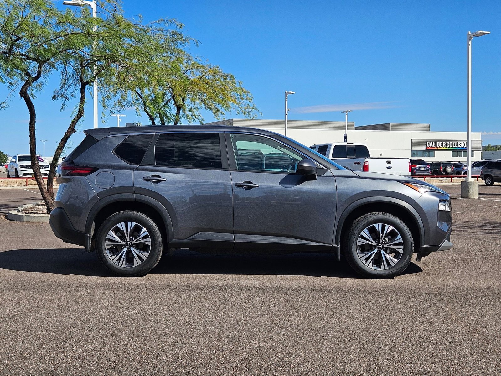 2023 Nissan Rogue SV photo 2