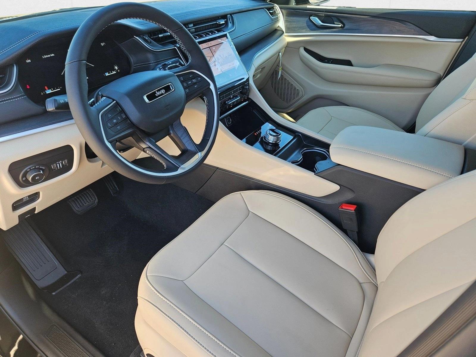 2025 Jeep Grand Cherokee Limited photo 3