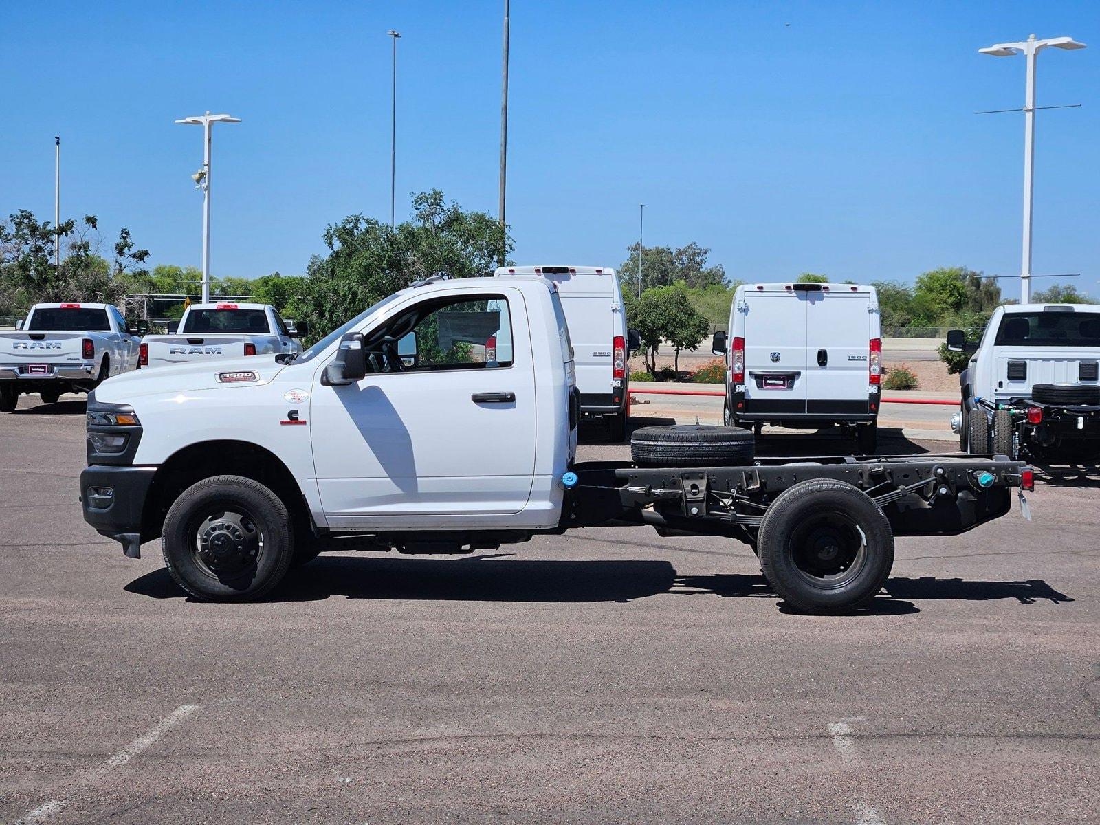 2025 RAM 3500 Chassis Tradesman - Photo 10