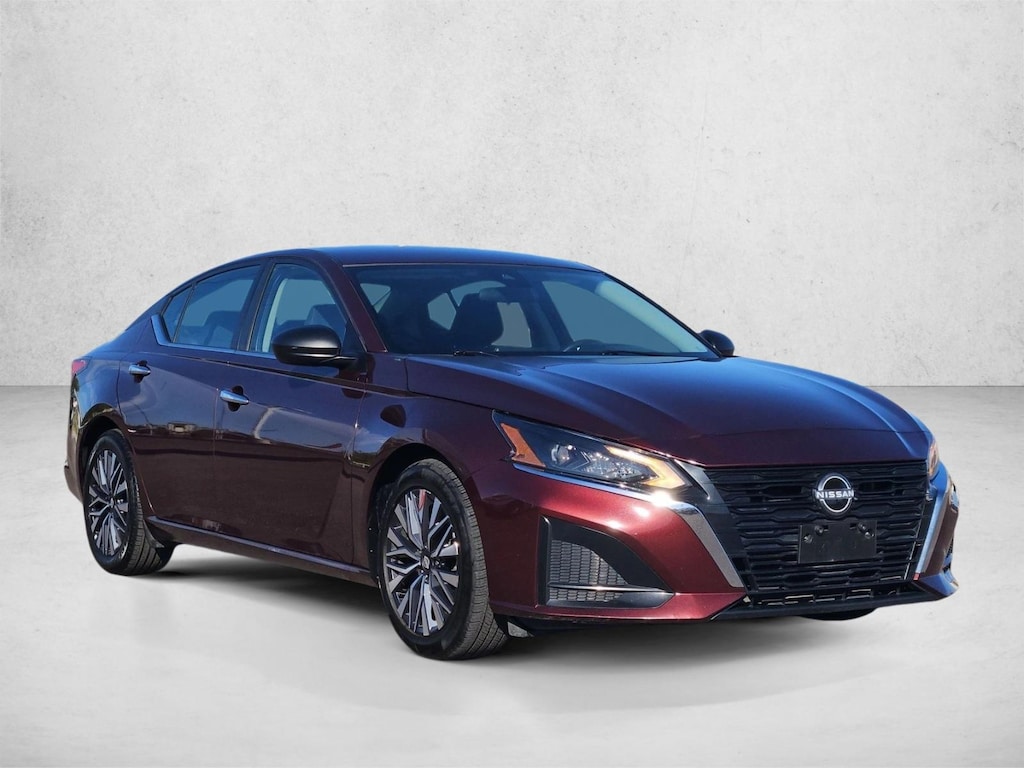 Used 2025 Nissan Altima SV 4dr Car
