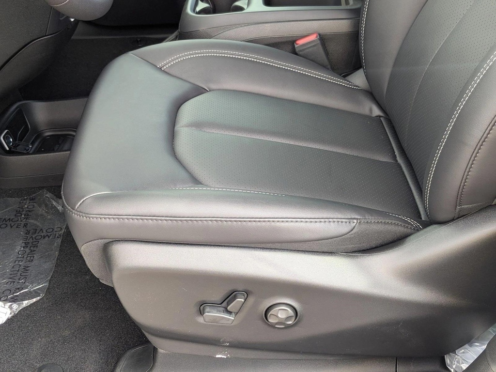 New 2026 Chrysler Pacifica Select Van Passenger Van