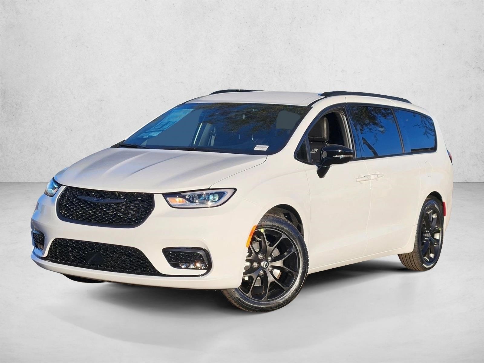 2026 Chrysler Pacifica Select's photo