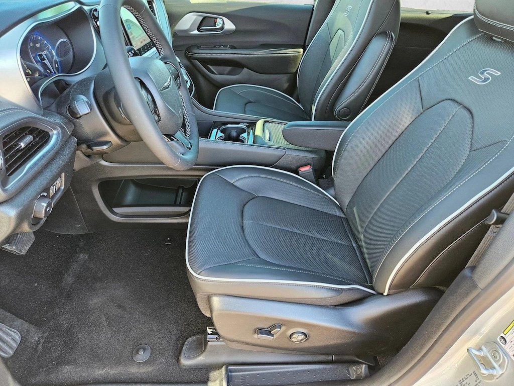 New 2026 Chrysler Pacifica Limited Van Passenger Van