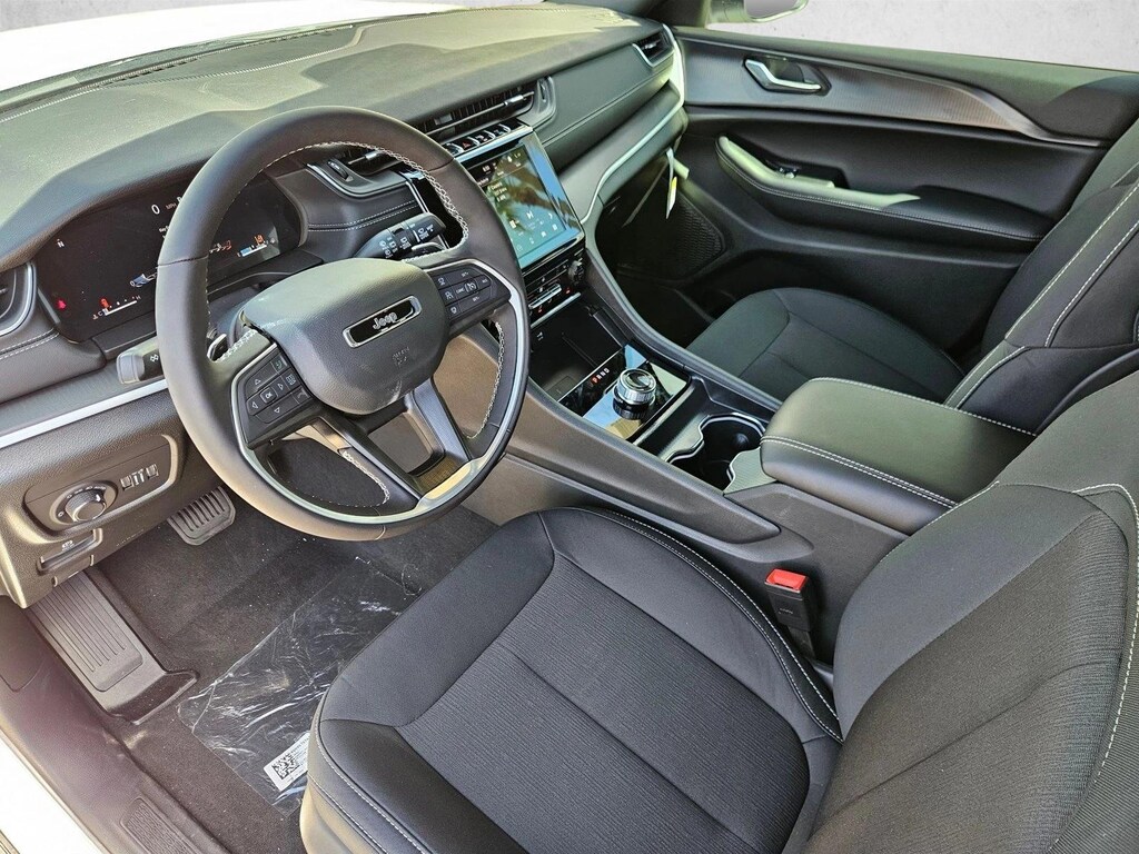 New 2025 Jeep Grand Cherokee Laredo SUV