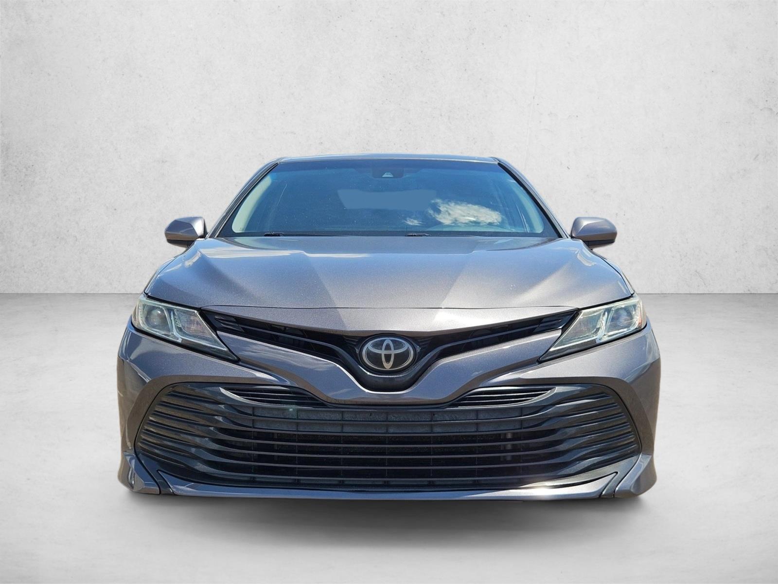 2018 Toyota Camry LE photo 2