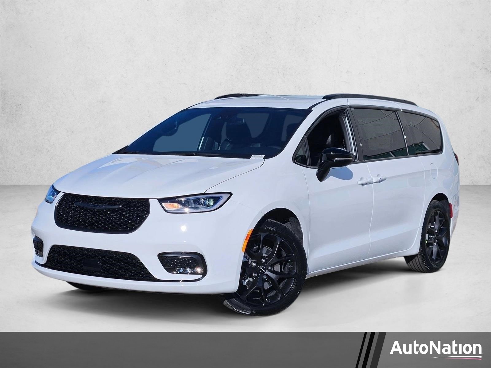2026 Chrysler Pacifica Select's photo