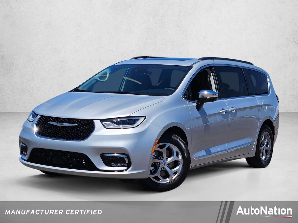 Used 2023 Chrysler Pacifica Limited Mini-van Passenger